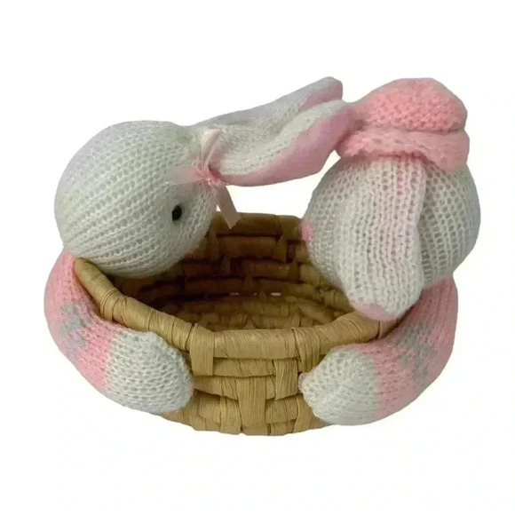 VINTAGE EASTER RATTAN WEAVED BASKET PLUSH KNIT BUNNIES HOLDING BASKET 6” - Picture 1 of 12